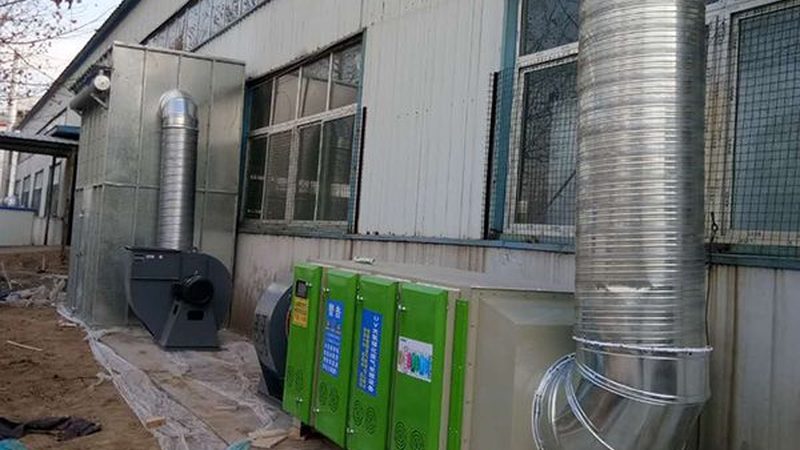 化工废气处理的关键角色：活性炭吸附箱的原理与应用**