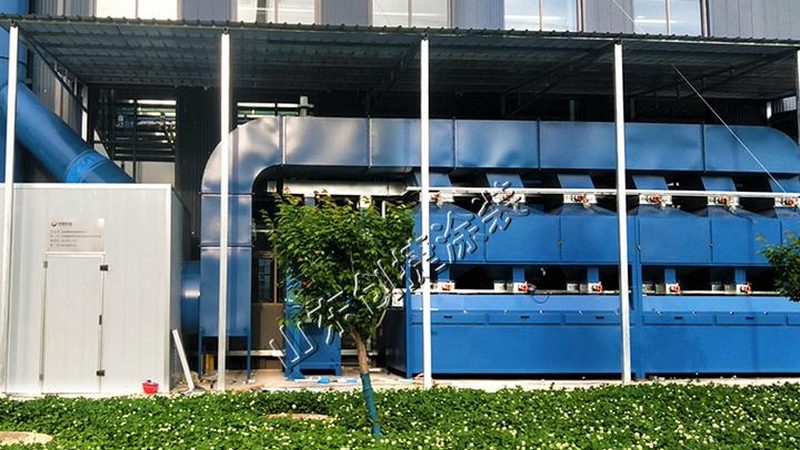 化工车间如何高效去除VOCs？活性炭吸附箱的选型关键